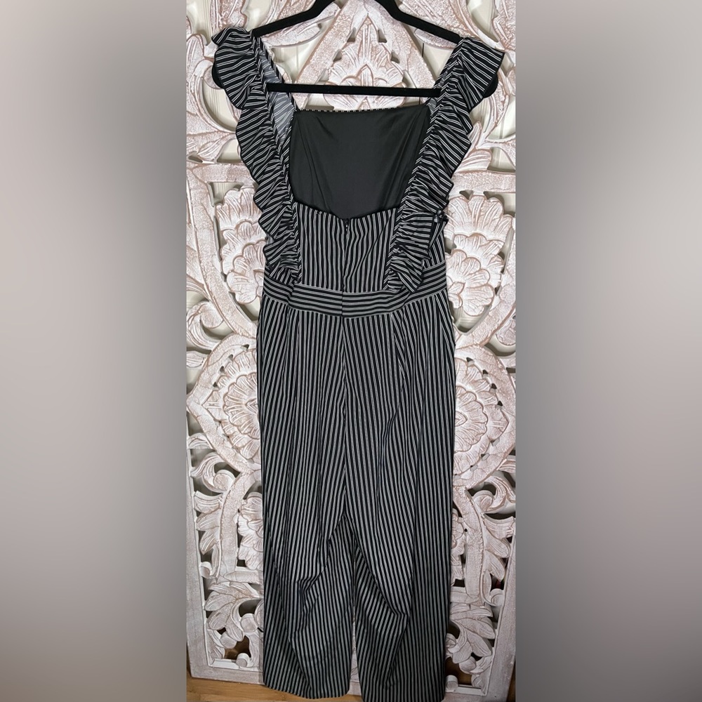 EUC Allie Rose Navy and White Striped Ruffled Jumpsuit Sz M - Picture 4 of 4